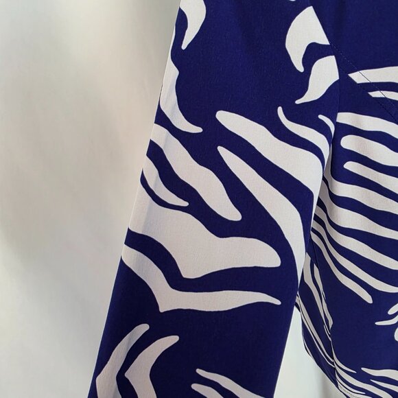 Zenergy by Chico's White and Royal Blue Jacket with zipper at front    T574 - Picture 5 of 11